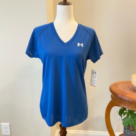 Under Armour Tops - Under Armour V-Neck S/S T-Shirt NWT